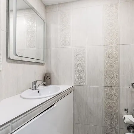 Vorontsov Lane 3-bedrooms Apartment *