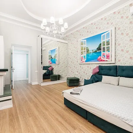 Vorontsov Lane 3-bedrooms Apartment